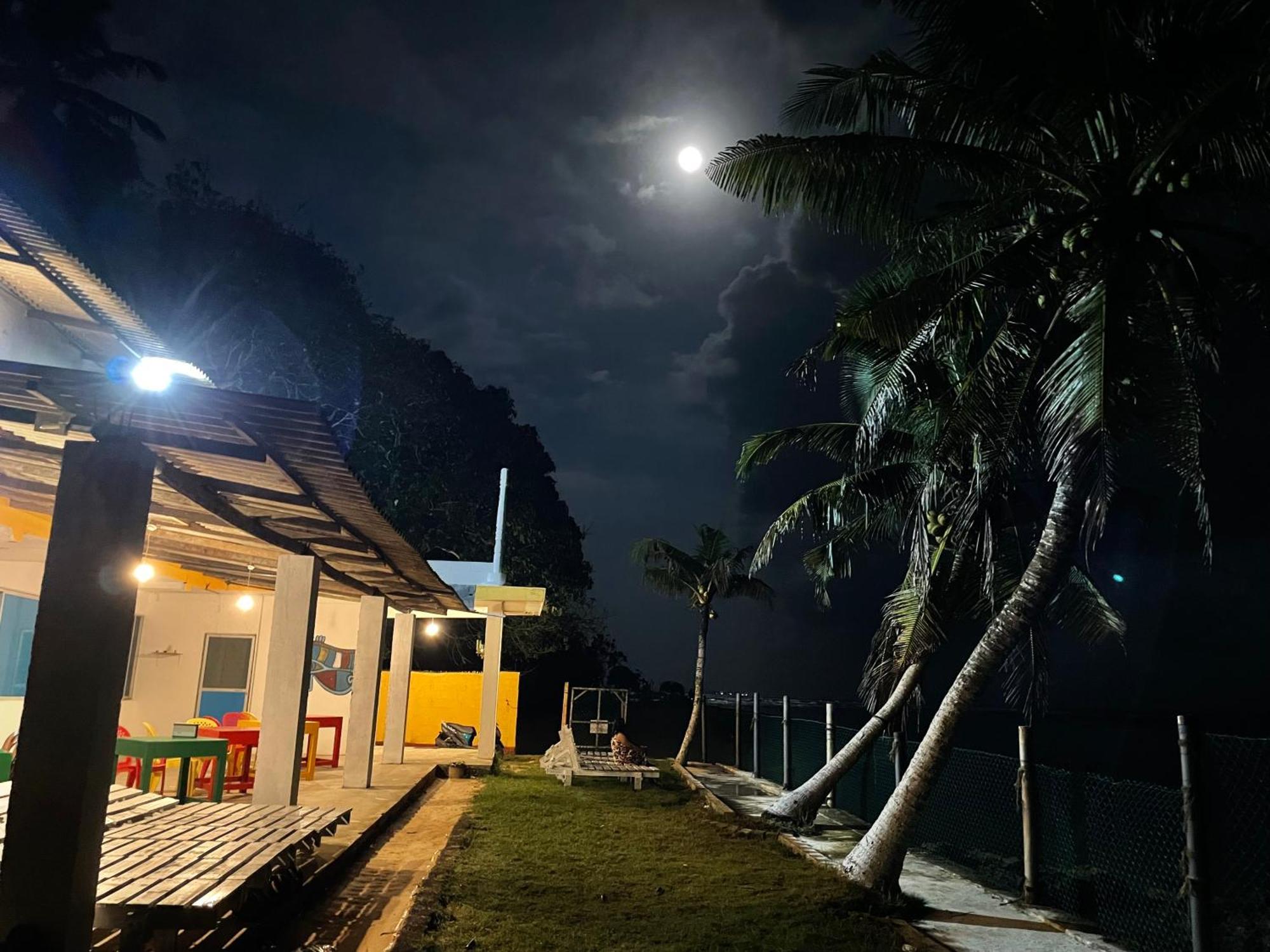 Sayuri Beach Hotel Matara Esterno foto
