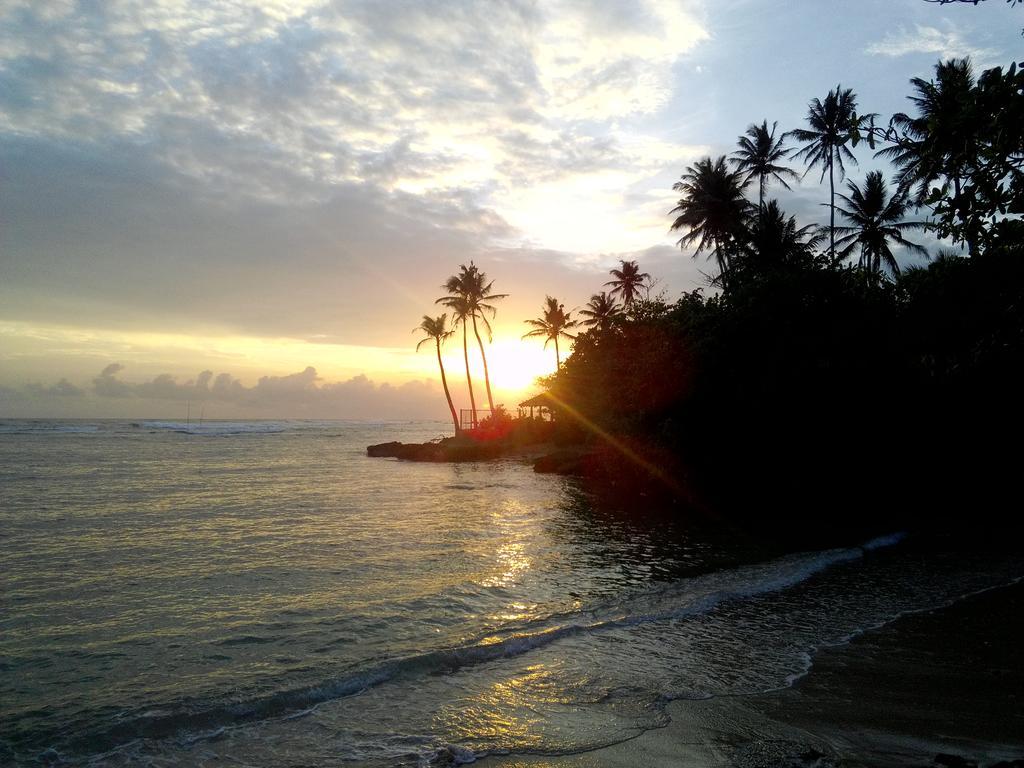 Sayuri Beach Hotel Matara Esterno foto