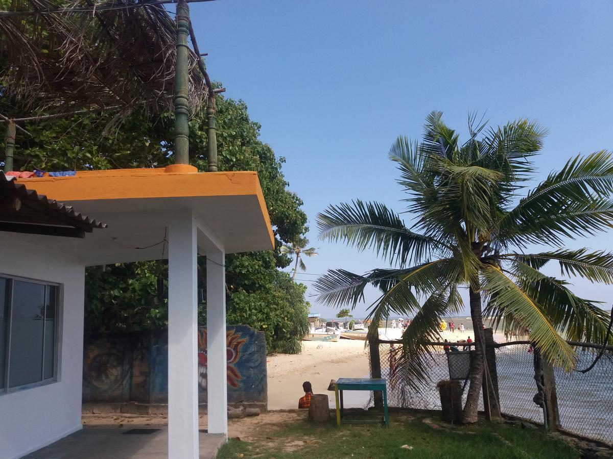 Sayuri Beach Hotel Matara Esterno foto