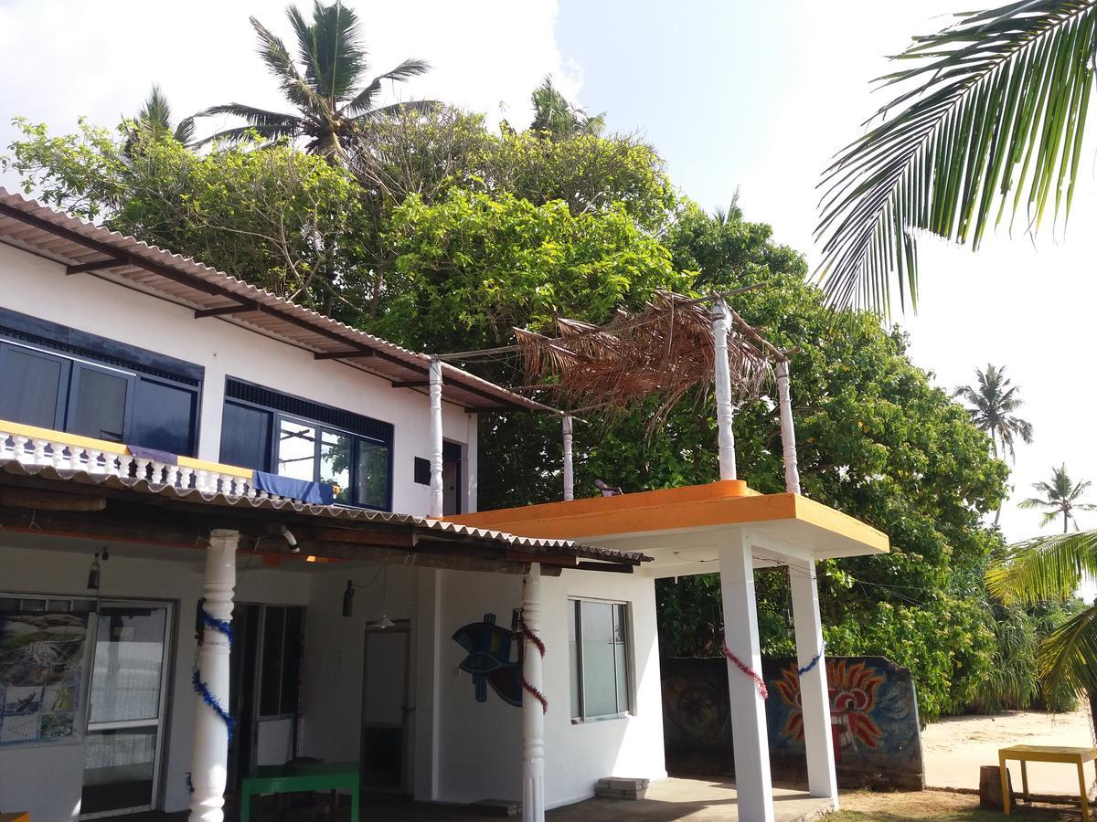 Sayuri Beach Hotel Matara Esterno foto